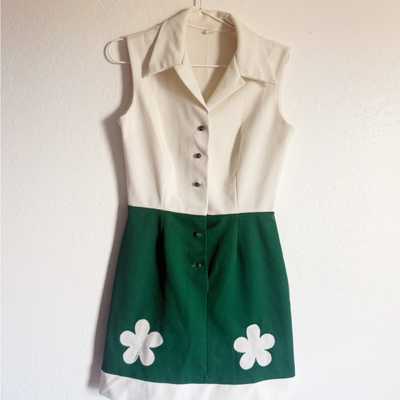 Vintage Dresses & Skirts - 1960s VTG Green and White Sleeveless Dress